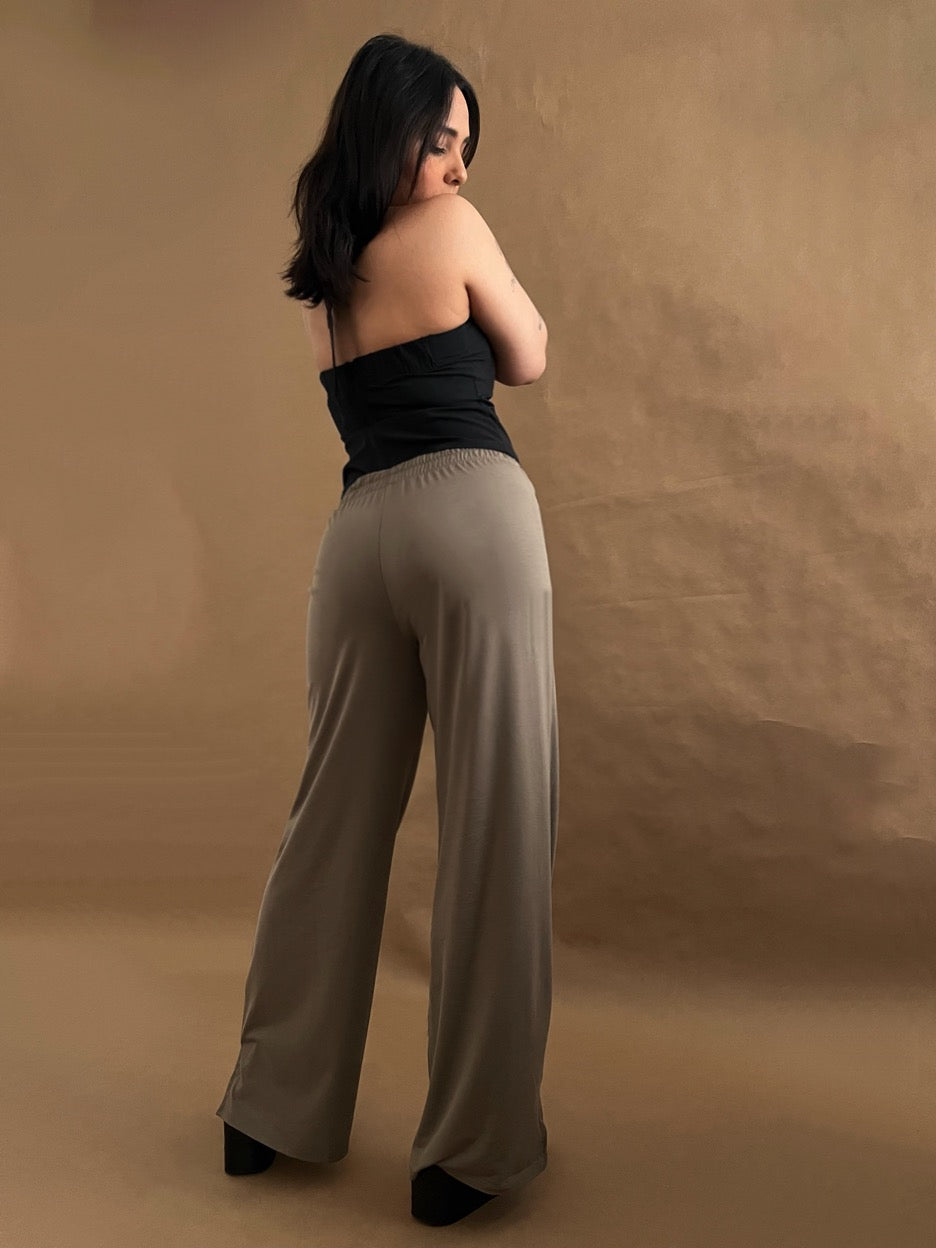 Air Essential Lounge Pant